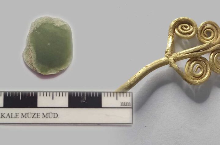 Jade and gold brooch. Source: Turkish Ministry of Culture and Tourism