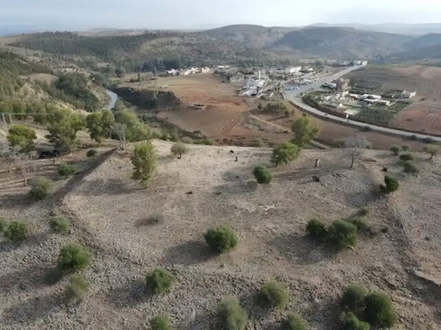 Aerial view of the Oued Beht ridge with ditch and rampart, Khémisset Province, Morocco. Credit: A. Garcia-Molsosa & T. Wilkinson, OBAP Archive.